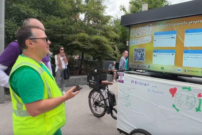 Flashez et postez votre message sur notre triporteur